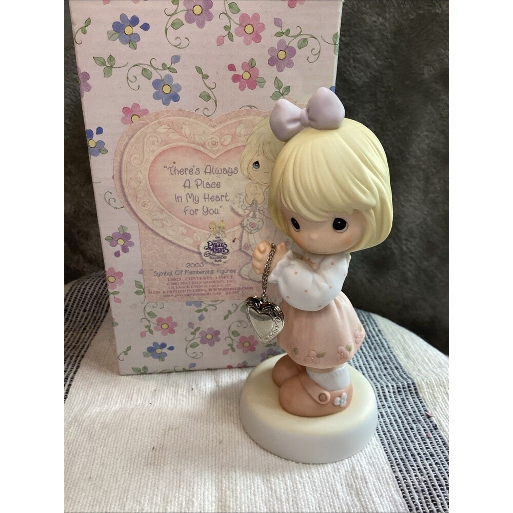 Precious Moments Figurine Girl With Working Heart Locket Friends 2003 NIB
